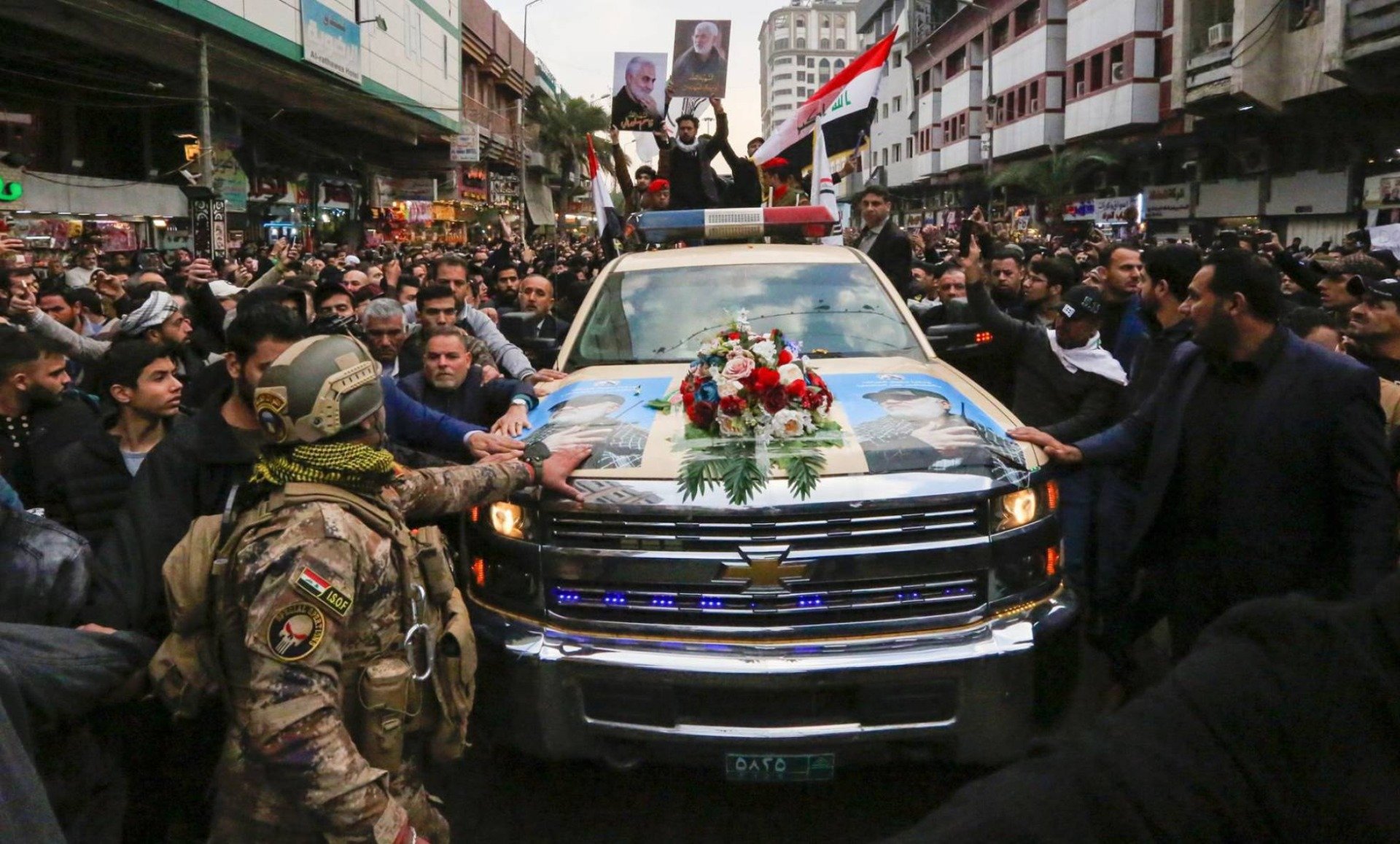 Miles de iraquíes despiden al general Soleimani mientras crece la tensión en torno a la reacción de Irán