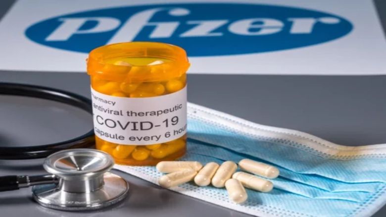 Pfizer reportó que su píldora contra el COVID registró una eficacia de 89% contra las hospitalizaciones en pacientes de alto riesgo