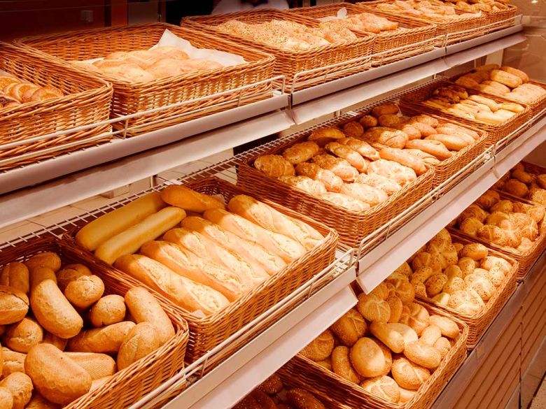 Panaderos confían en que las medidas del gobierno pondrán un freno a la suba del pan y los derivados de la harina