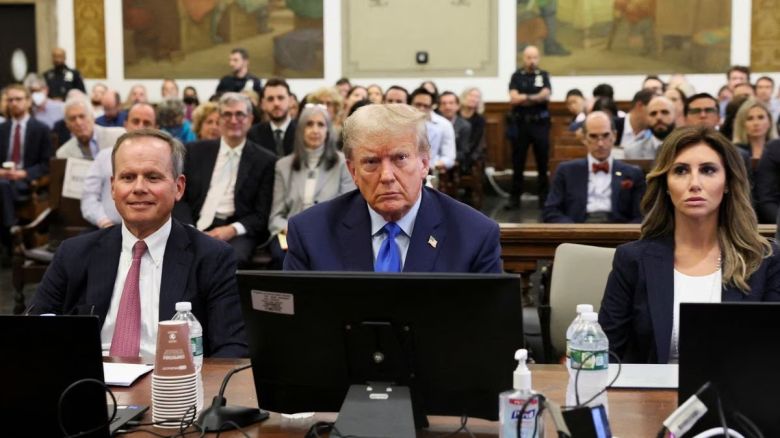 Donald Trump comparece ante un tribunal en Nueva York en un juicio civil por fraude en sus negocios