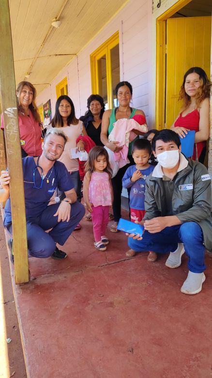 Es enfermero, ayuda a aldeas Guaraní y en Nochebuena colaboró en el nacimiento de una niña