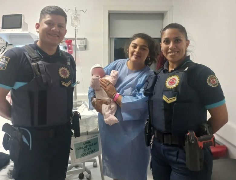 No llegó hasta el hospital y su beba nació dentro del auto en una calle de Córdoba