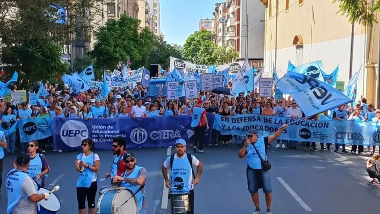 Córdoba: la UEPC anunció un paro por 24 horas y repudió las declaraciones de Milei