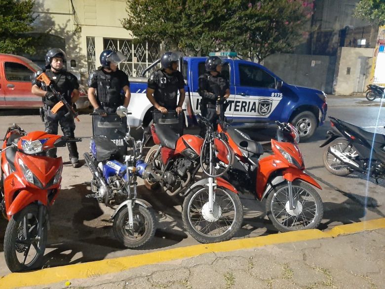 Evalúan reincorporar a un policía expulsado tras un procedimiento por las hordas de motos
