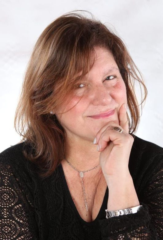 Ana Moglia presentará su libro “Ojos Extraños del Plata” en la Feria del Libro