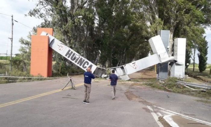 Graves destrozos provocó un viento huracanado en Huinca Renancó
