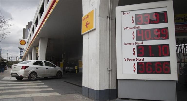 Shell se suma a YPF y baja la nafta súper y el gasoil