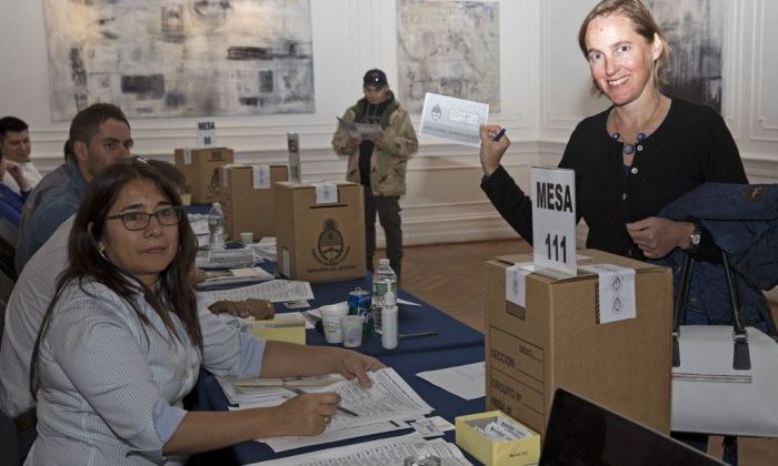Elecciones 2019: Los argentinos que viven en el exterior podrán votar por correo
