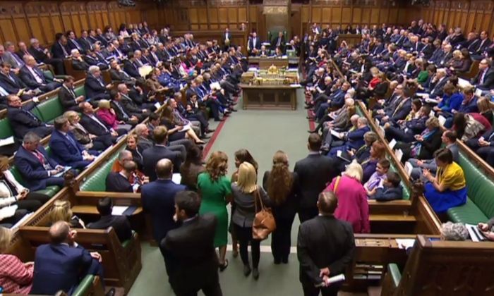 El Parlamento británico rechazó por amplia mayoría el acuerdo propuesto por May para el Brexit