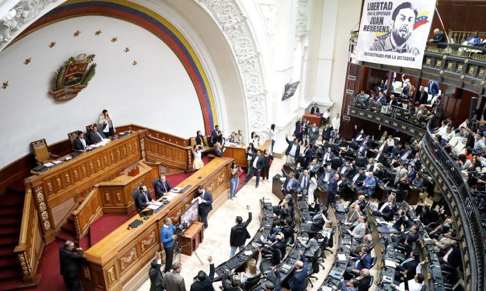 La Asamblea Nacional de Venezuela declaró a Maduro "usurpador de la Presidencia"