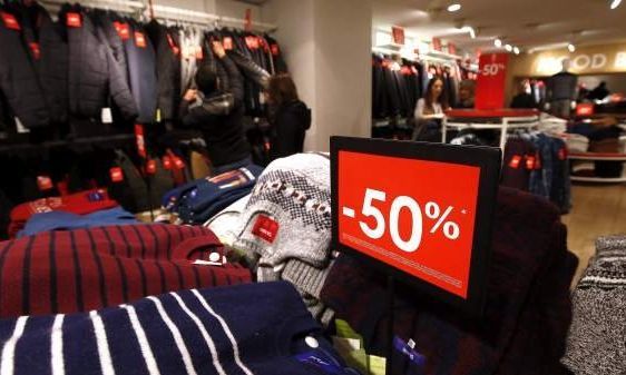 En plena temporada, comenzaron las liquidaciones de ropa con descuentos que llegan al 60 por ciento