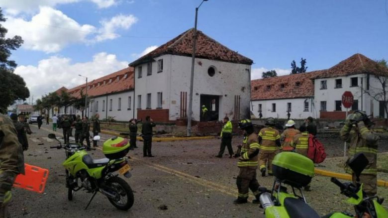 Coche bomba en una escuela de policía de Bogotá: al menos 10 muertos