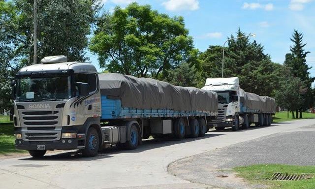 Transportistas del sur de Córdoba se ponen al servicio de los inundados del norte argentino