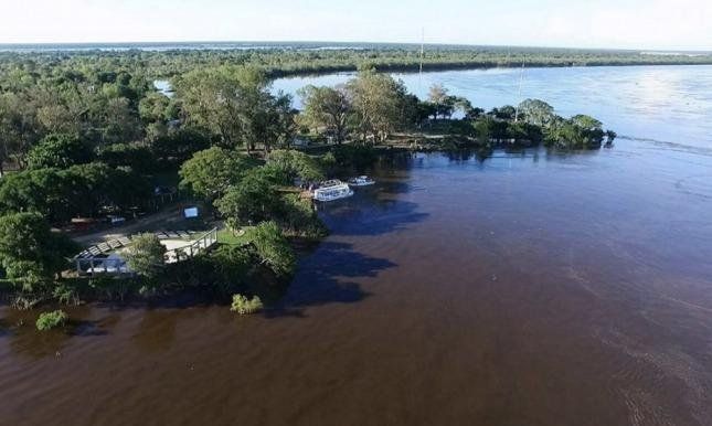 Inundados en El Chaco: aunque se retiren las nubes y bajen las aguas, la calamidad queda