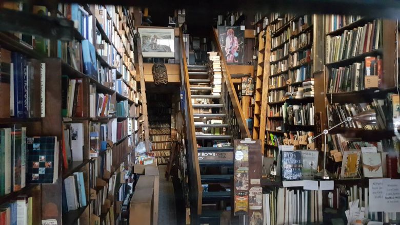 Los vecinos de un barrio en Nueva York salvan su librería