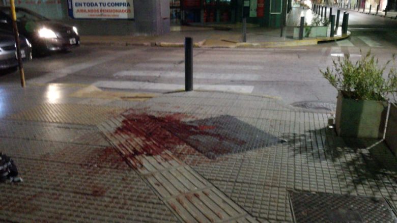 Un conflicto entre trapitos dejó a un herido en pleno centro de la ciudad 
