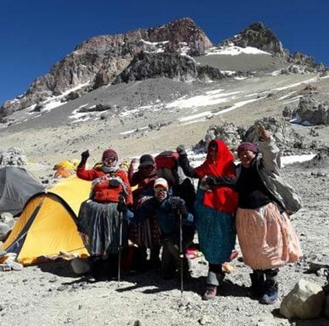 Cholitas llegaron a la cumbre del Aconcagua