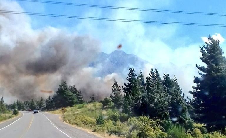 Incendio forestal: se reactivó el fuego en Epuyén y hay otro foco en El Maitén