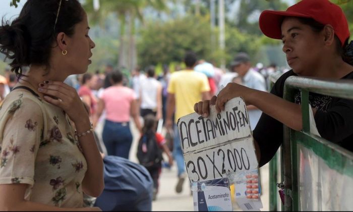 Las “farmacias del puente”, otro rostro de la necesidad en la frontera venezolana
