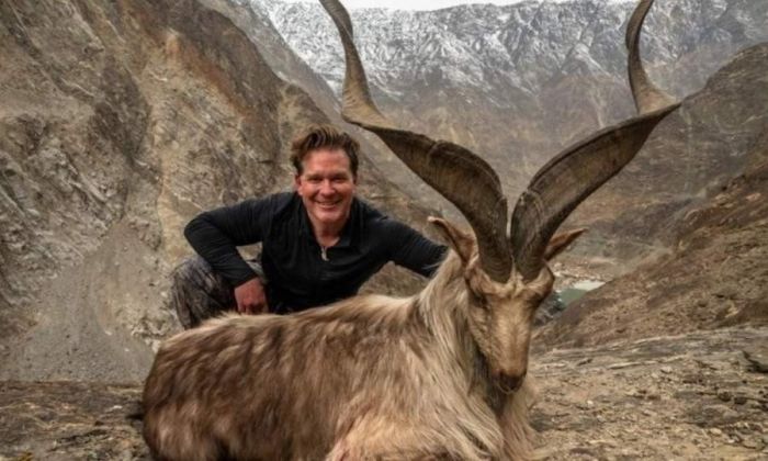 Repudio mundial a un cazador que pagó una fortuna para matar a una cabra en peligro de extinción