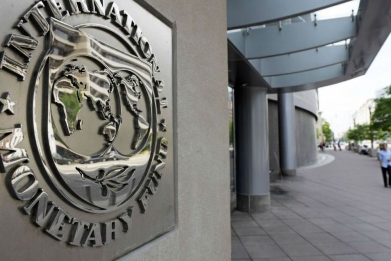 El FMI llegó inquieto por los "riesgos" políticos y se lleva fotos con la oposición