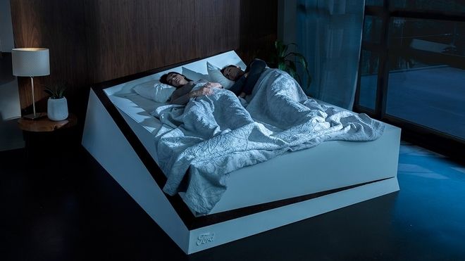 Esta cama mueve a tu pareja cuando te roba el hueco