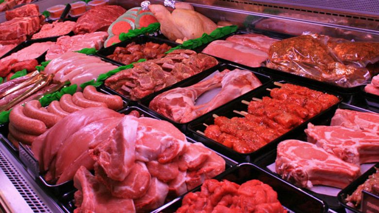 Carne en aumento: consumidores medidos, carniceros que resisten y supermercados con ofertas especiales
