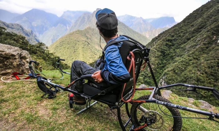 La ‘silla de rueda’ que ha hecho inclusivo a Machu Picchu (y a otros muchos lugares montañosos)