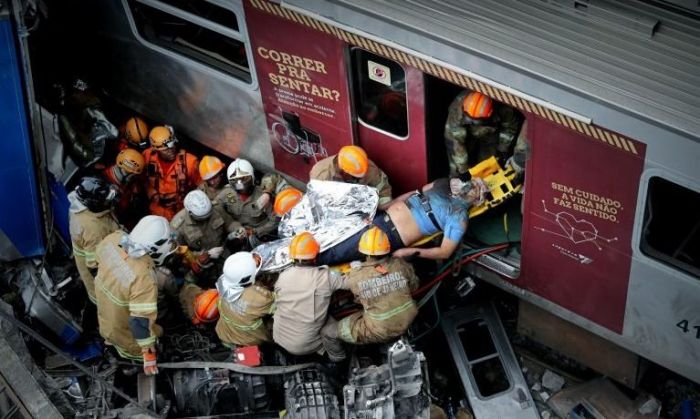 Al menos un muerto y ocho heridos tras un choque de trenes en Río de Janeiro