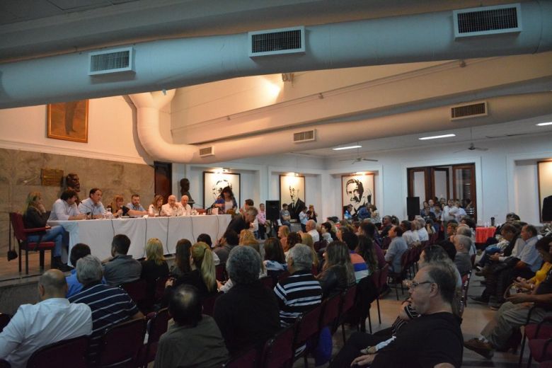 El Congreso de la UCR definió a Mestre y De Loredo como candidatos