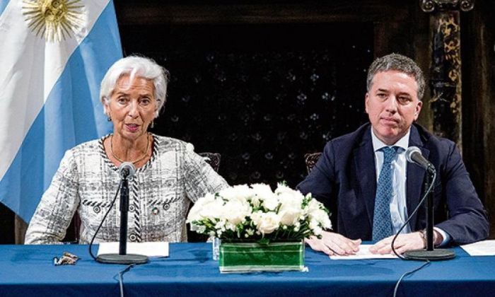 El FMI aprobó el tercer desembolso al macrismo, pero piden "mayor restricción en el gasto"