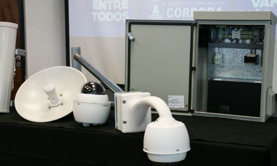 Schiaretti entregó 40 nuevas cámaras de seguridad y dos nuevos móviles para Seguridad Ciudadana