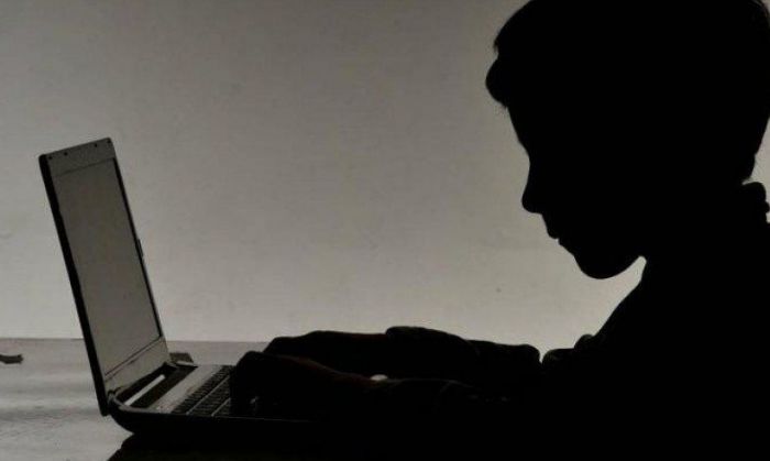 Advierten sobre abusadores por internet: tratan de ganar la confianza de los niños