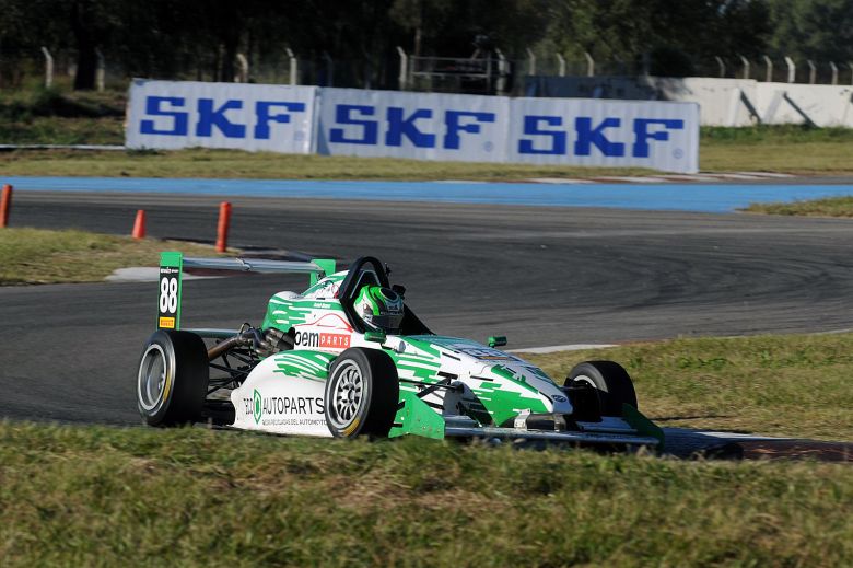 El riocuartense Facundo Marques ganó por primera vez en la Fórmula 2.0 Renault