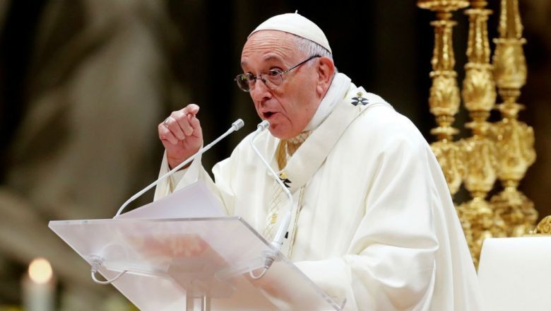 El Papa Francisco comparó a los teléfonos celulares con la droga