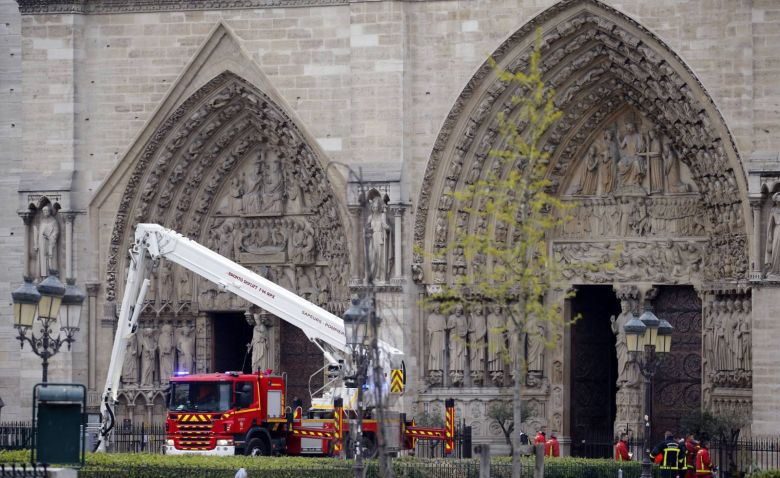 La familia Pinault y el grupo Louis Vuitton donan 300 millones de euros para reconstruir Notre Dame