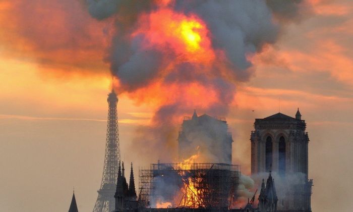 Por qué YouTube confundió el incendio de Notre Dame con el ataque a las Torres Gemelas