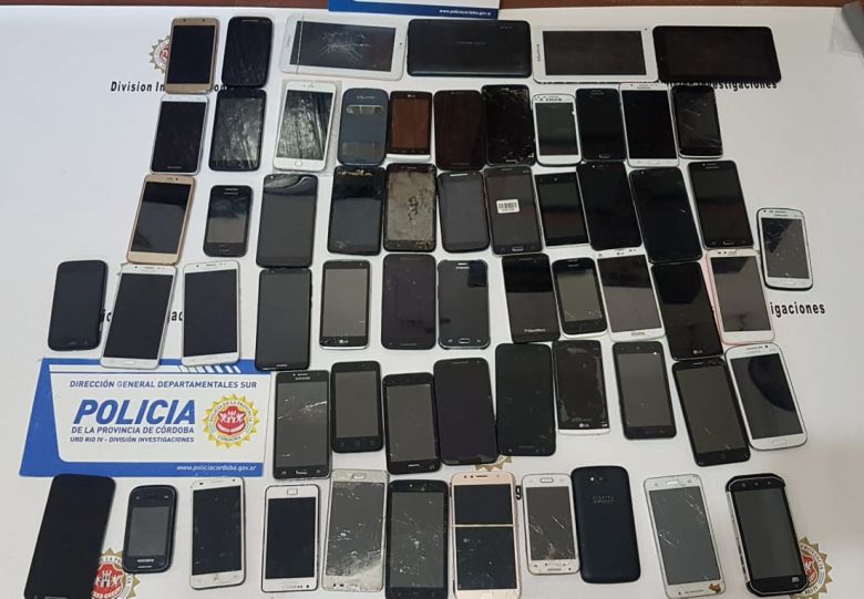 En varios allanamientos en comercios secuestraron 153 celulares, 24 tablets y otros elementos electrónicos
