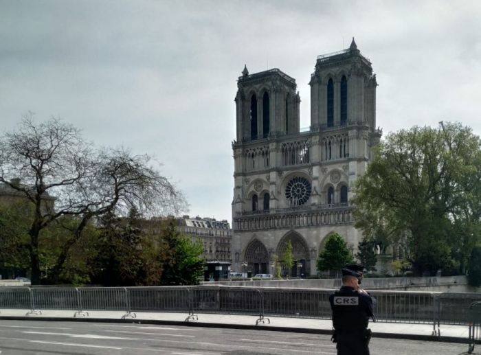 La catedral de Notre Dame está "casi a salvo", según el ministro de Cultura francés