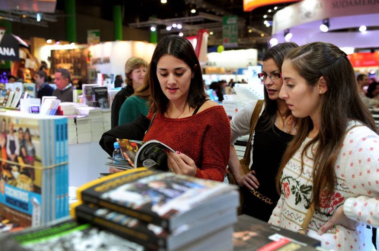 Arranca la Feria del Libro de Buenos Aires, protagonizada por el feminismo y la política