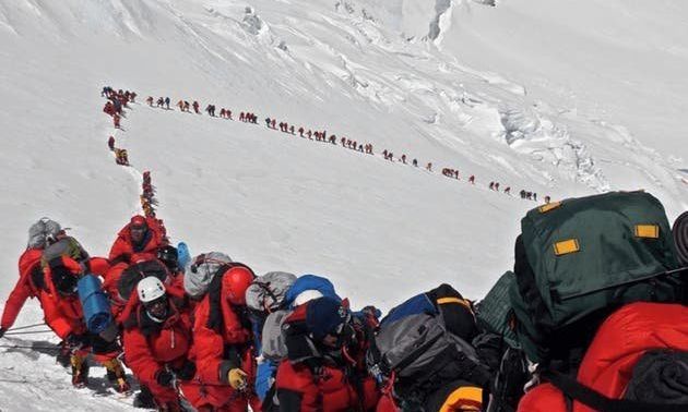 Los embotellamientos en el Everest provocaron cinco muertes en 48 horas