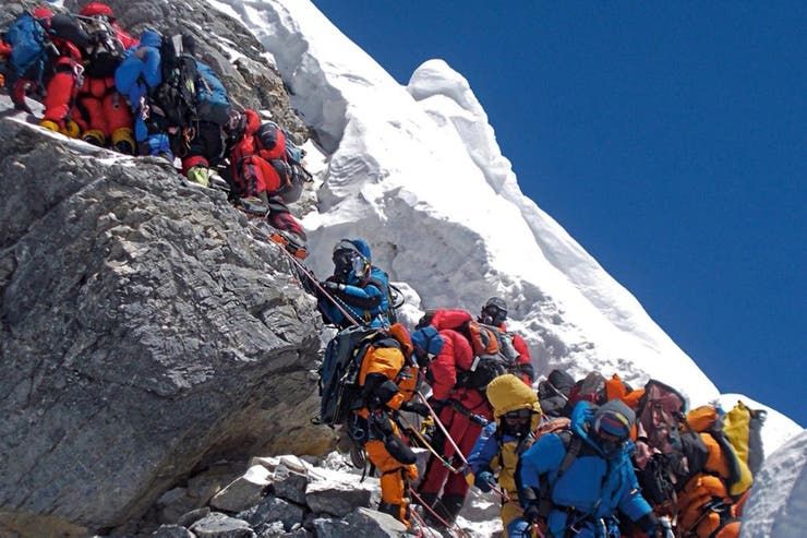Los embotellamientos en el Everest provocaron cinco muertes en 48 horas