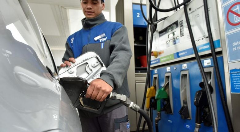 Desde este sábado, YPF y Shell aumentaron sus combustibles un 1,5% 