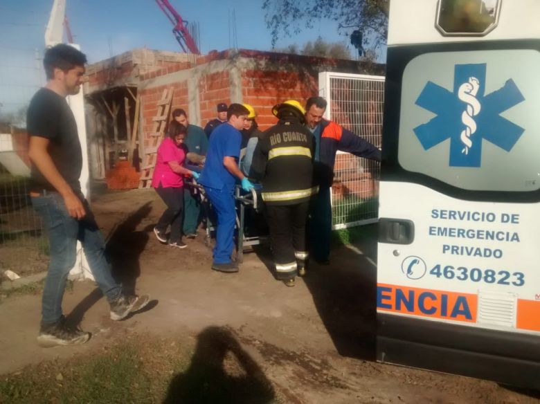 Cuatro operarios lesionados al derrumbarse parte del techo de una obra