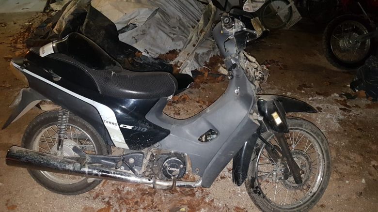 Dos hermanos fueron detenidos con una moto robada