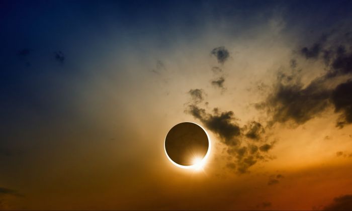 Cómo será el gran eclipse solar total que se verá en la Argentina