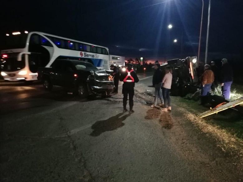 Conductores lesionados por el choque de dos camionetas en ruta 35