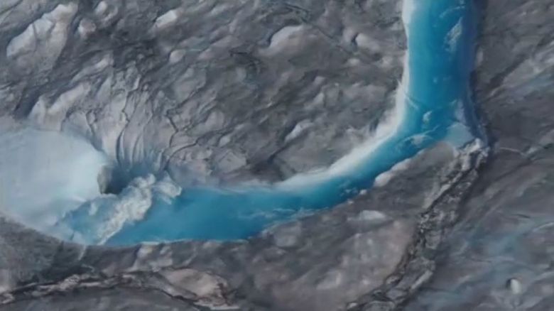 Las impresionantes imágenes de cómo se derritieron 12 mil millones de toneladas de hielo en Groenlandia