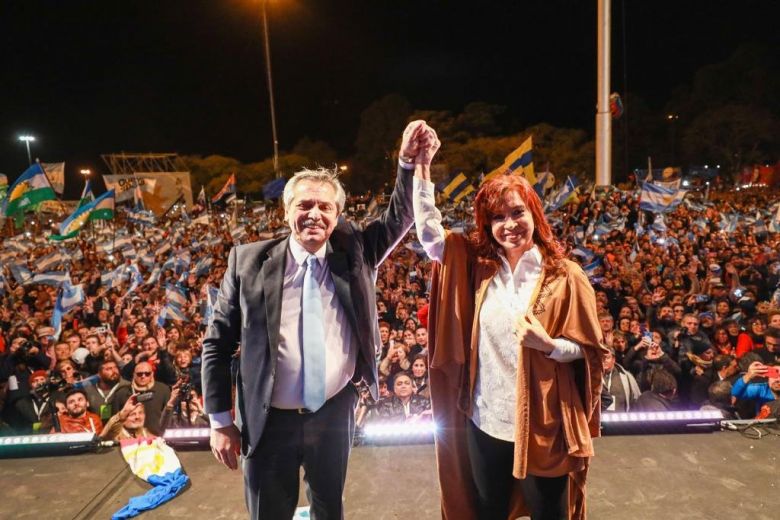 Tras el acto en Rosario, Alberto Fernández cierra la campaña en Córdoba