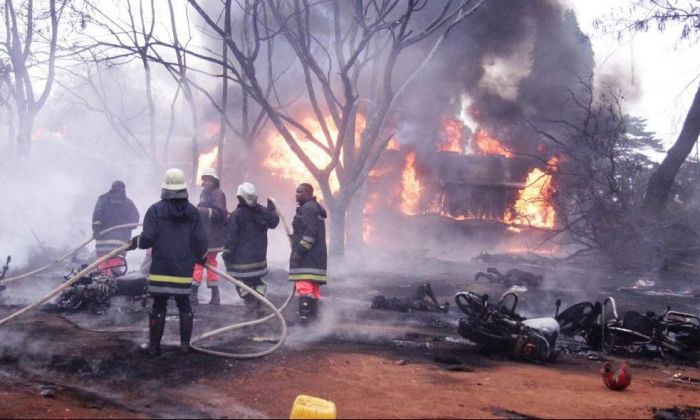 Tragedia en Tanzania: intentaban robar combustible de un camión, explotó y murieron 62 personas